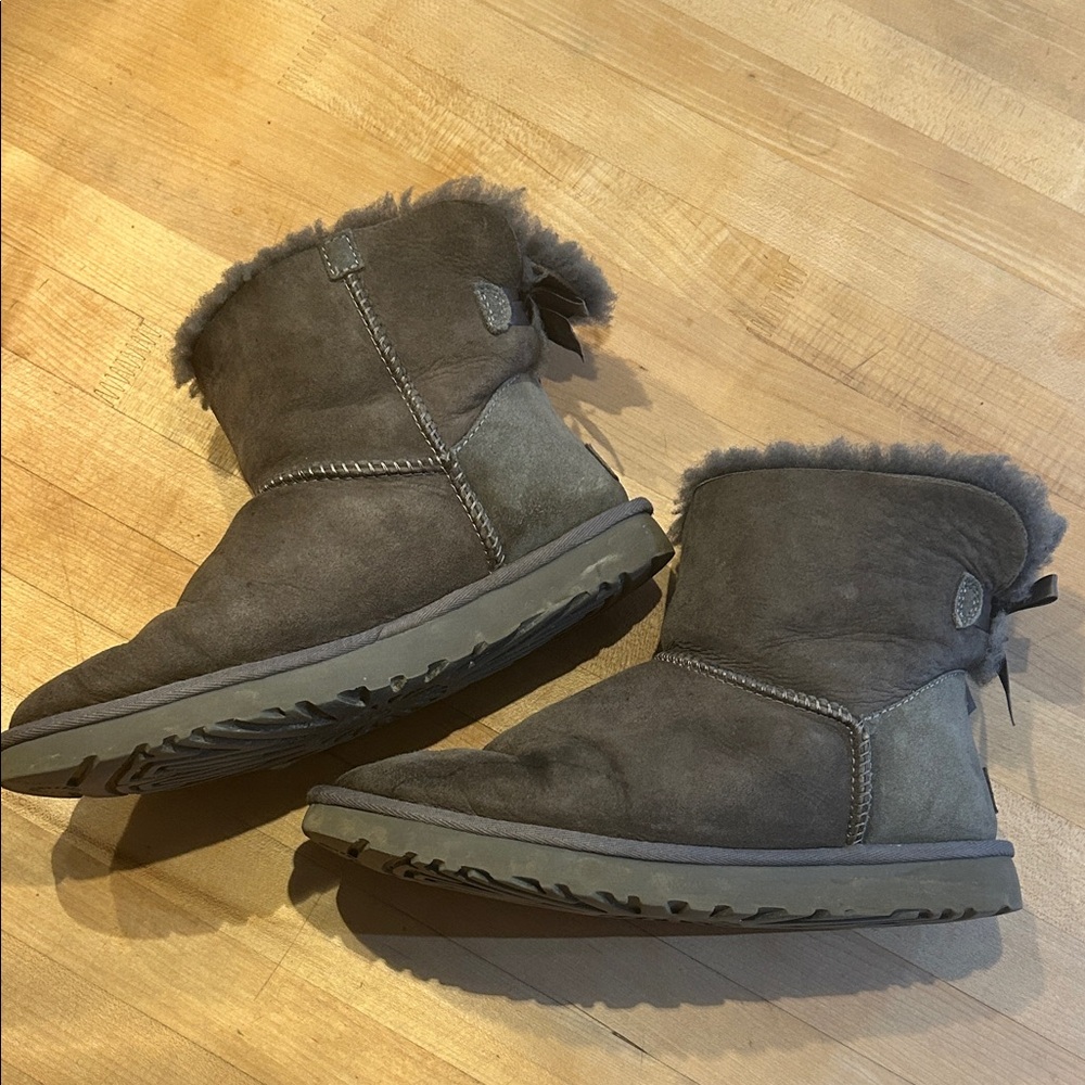 UGG Bailey Bow Tie Boots Women’s Size 8